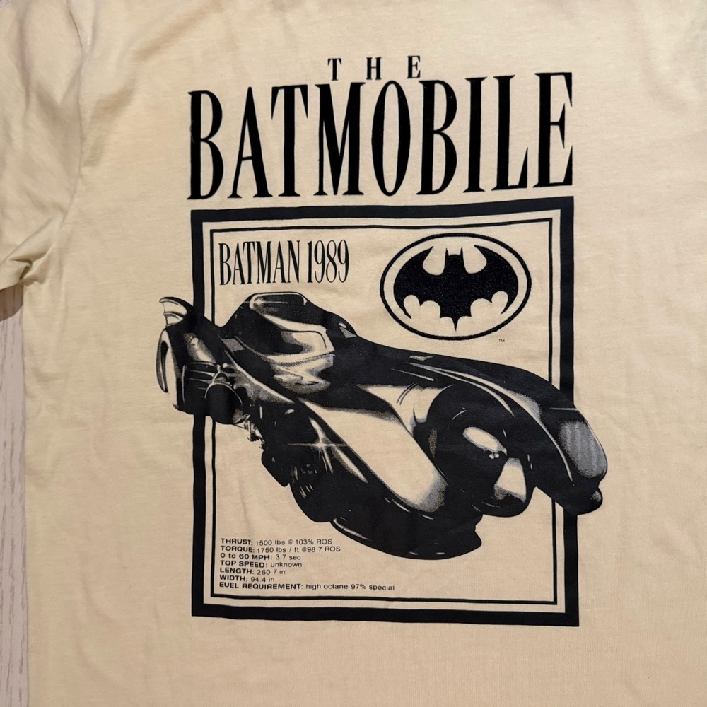 Batman 1989 Batmobile Graphic Tee Mens Medium Beige DC Comics Movie NWOT - Picture 2 of 6